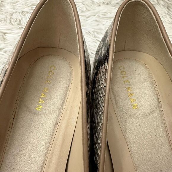 COLE HAAN Python Pattern Leather Low Heel Wedge Peep Toe Pumps Cushioned sz 8B - Picture 4 of 10